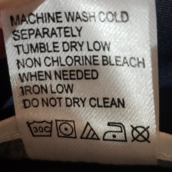 Tail navy golf bermuda shorts with studs and tan stripe details. Like new Sz 6 - Picture 7 of 7